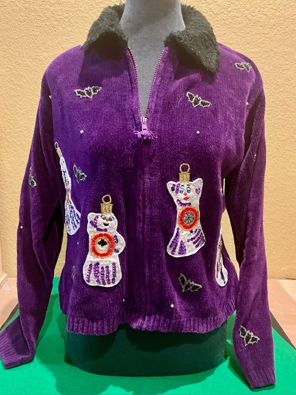 VINTAGE CHRISTOPHER RADKO HALLOWEEN “HOWL N’ BOO’ SWEATER. SIZE S